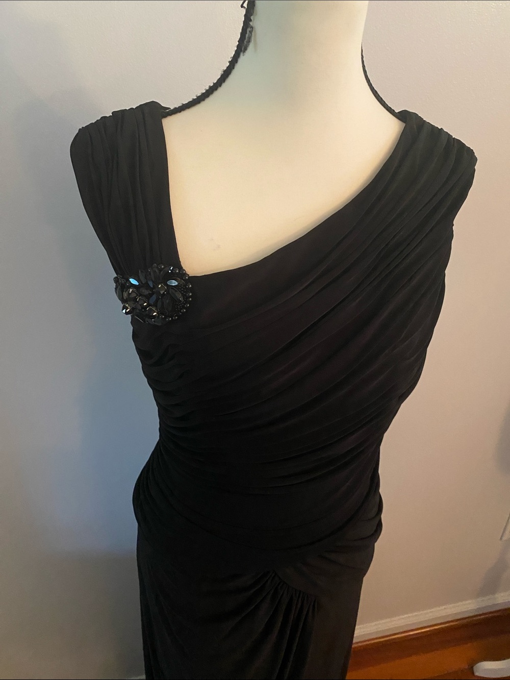 Adrianna Papell size 12 black figure flattering gown - Picture 2 of 13